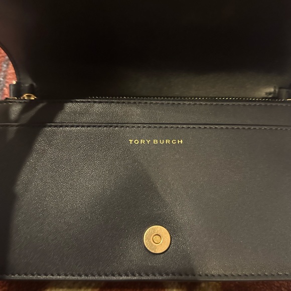 NWT Tory Burch Fleming soft printed wallet crossbody in navy tea rose - Picture 4 of 5